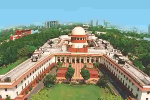 தமிழக அரசின் மேல்முறையீட்டு மனுவை தலைமை நீதிபதி சூரியகாந்த் தலைமையிலான மூன்று பேர் கொண்ட அமர்வு புதன்கிழமை விசாரித்தது. 
