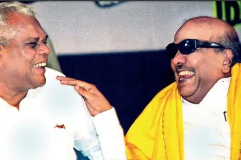 2001ஆம் ஆண்டுத் தேர்தலில் ஜி.கே.மூப்பனாரின் தமிழ் மாநில காங்கிரஸ், திமுக கூட்டணியிலிருந்து வெளியேறி அதிமுகவுடன் கைகோத்தது.