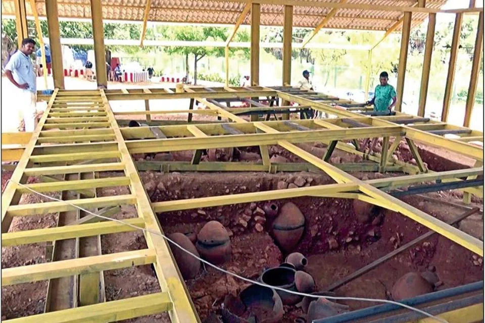 ஆதிச்சநல்லூரில் அகழாய்வு நடைபெறும் ஒரு பகுதி.