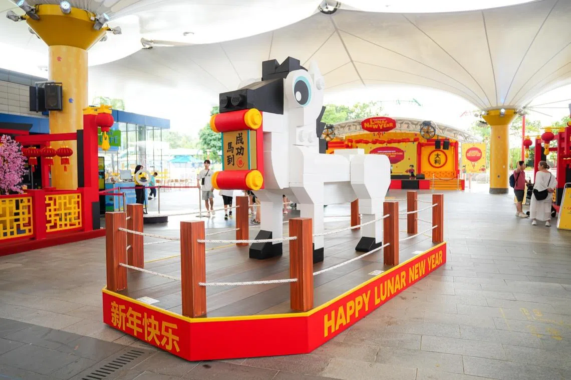 லெகோலேண்ட் மலேசியாவில் குதிரை ஆண்டுக் கொண்டாட்டம்