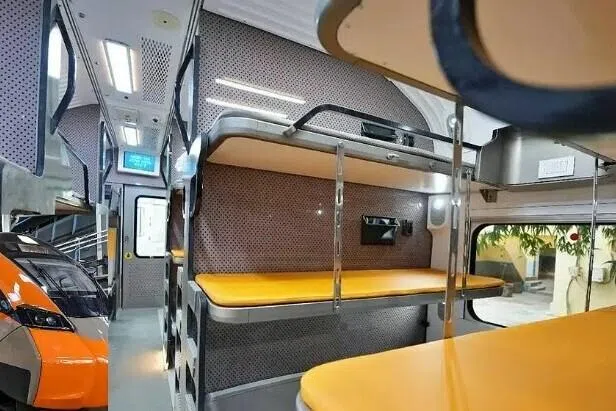 குறைவான கட்டணத்தில் படுக்கை வசதியுடன் வந்தே பாரத் ரயில்; இரண்டு வாரத்தில் அறிமுகம்