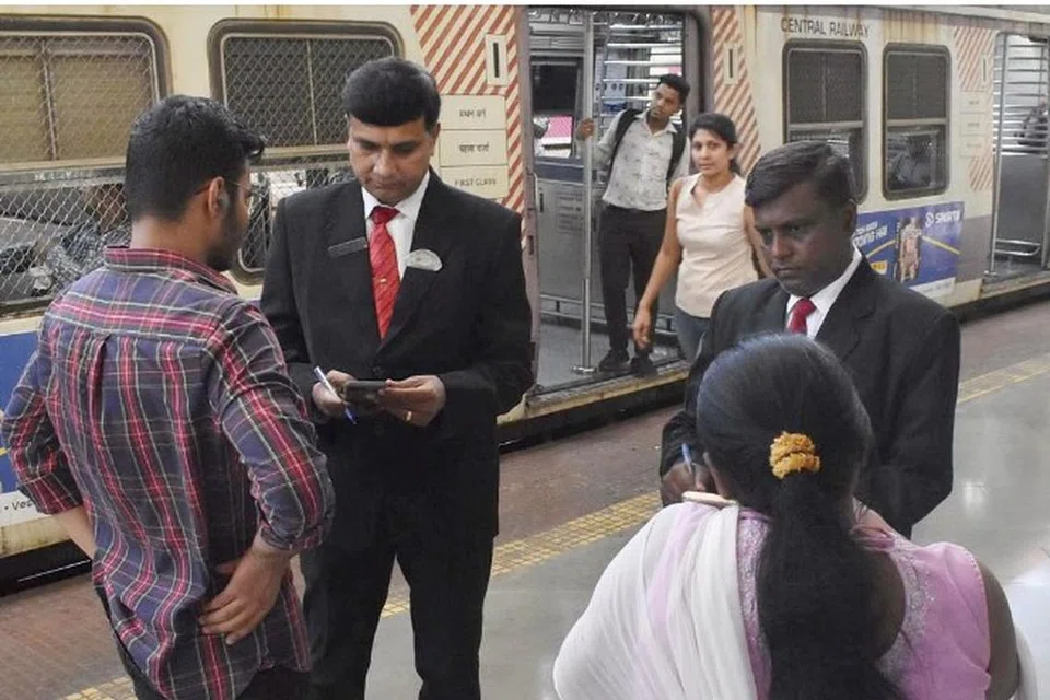 பயணச்சீட்டு இல்லாமல் ரயிலில் பயணம் செய்தவர்களிடம் இருந்து 16.85 லட்சம் ரூபாய் அபராதமாக வசூலிக்கப்பட்டது.
