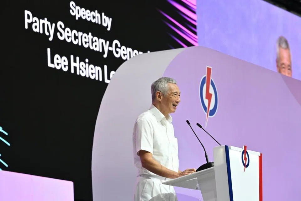 மசெக மாநாட்டில் ஞாயிற்றுக்கிழமை உரையாற்றிய மூத்த அமைச்சர் லீ சியன் லூங்.