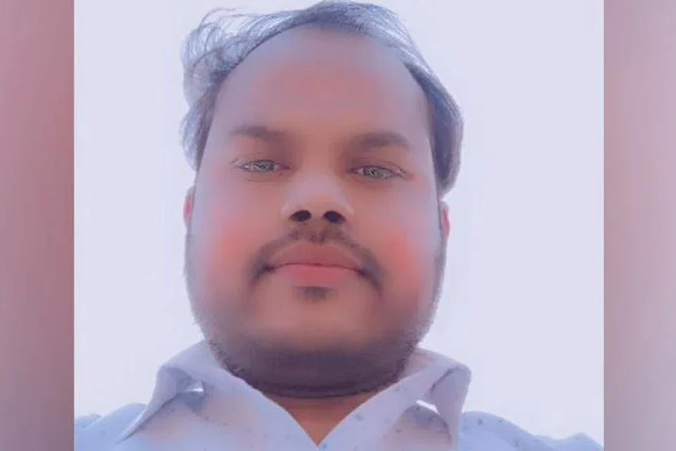 வேலைக்காக டெல்லிக்குச் சென்ற 27 வயது ராகுல் அகிர்வார், விபத்தில் சிக்கி மாண்டார்.