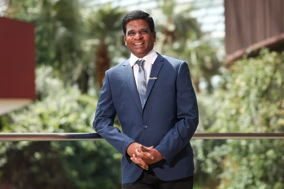 ‘ஸ்கில்ஸ்ஃபியூச்சர் வல்லுநர் திட்ட’ விருது பெற்ற எஸ்பிஎஸ் டிரான்சிட் ஊழியர் பாலாஜி தாண்டவராயன்.  