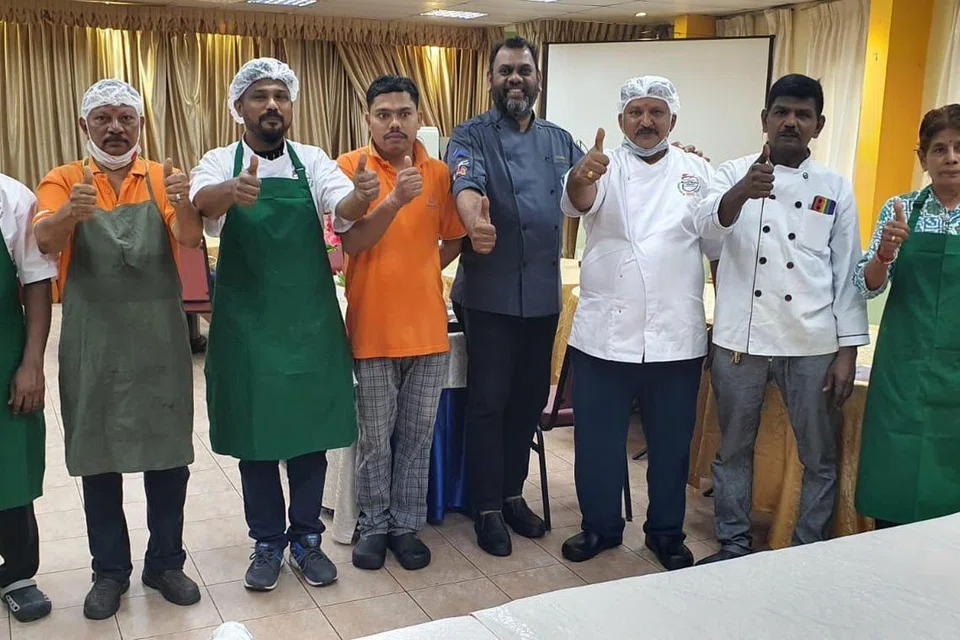 ஆனந்த பவனின் சமையல் வல்லுநர்களுக்கான போட்டியில் வெற்றிபெற்றவர்கள்.