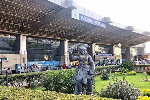 கூடுதல் விமானங்களைக் கையாளும் வகையில் மதுரை விமான நிலையத்தை விரிவாக்கம் செய்யும் பணிகளும் மும்முரமாக நடந்து வருகிறது.