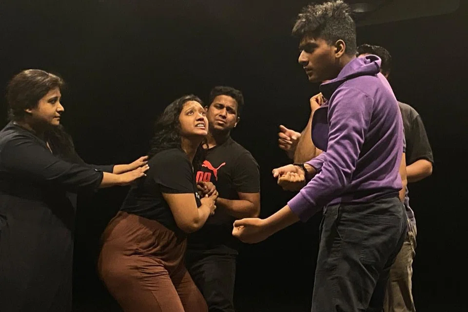 அவாண்ட் நாடகக் குழு நடத்திய நடிப்புப் பயிலரங்குப் பங்கேற்பாளர்கள்.
