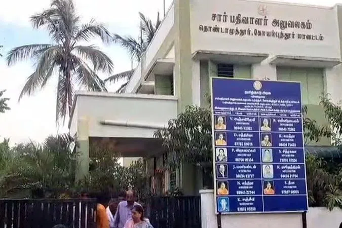 சார்பதிவாளர் அலுவலகங்களில் லஞ்ச ஒழிப்புத்துறை சோதனை; 64 பேர்மீது வழக்கு