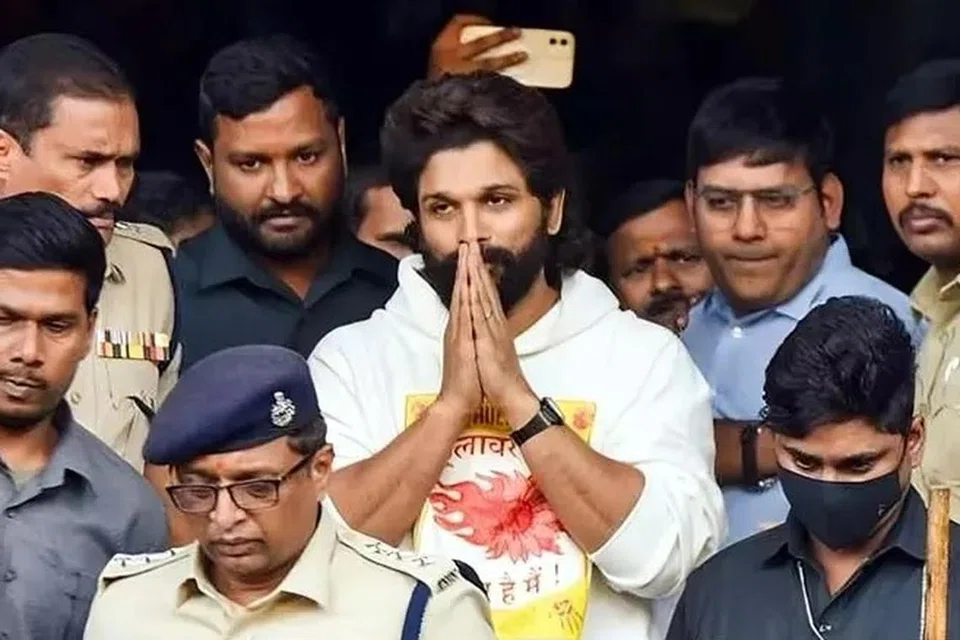 நடிகர் அல்லு அர்ஜுன் பிணையில்  விடுவிக்கப்பட்டுள்ளார்.