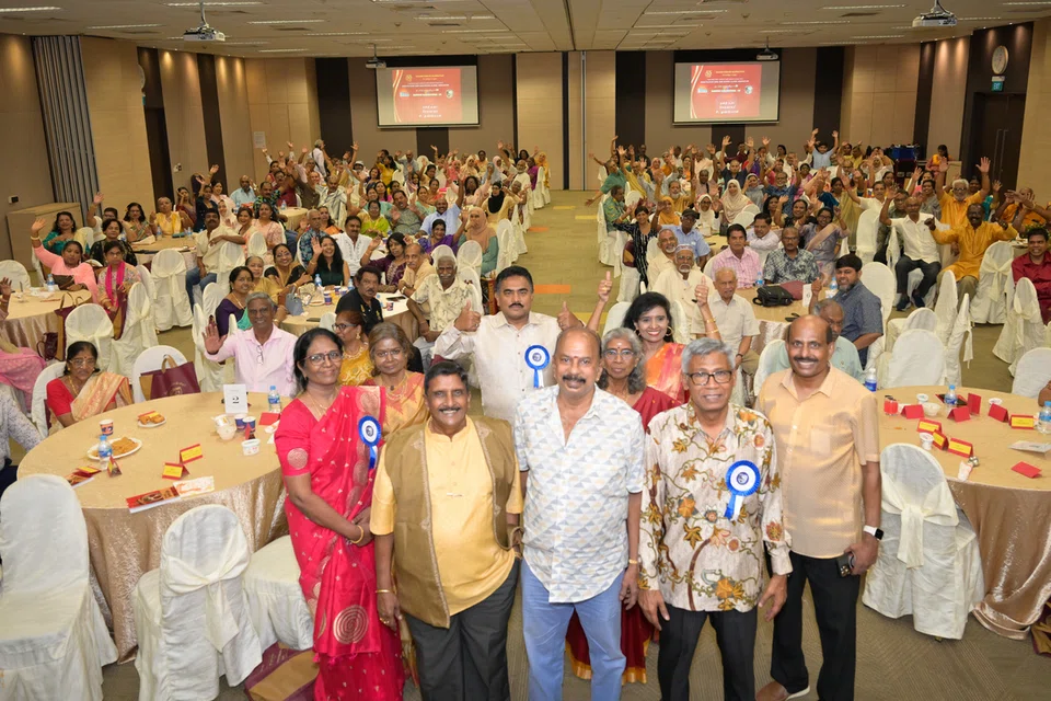 உமறுப்புலவர் தமிழ் உயர்நிலைப்பள்ளி முன்னாள் மாணவர் சங்கம் செப்டம்பர் 26ஆம் தேதி சனிக்கிழமை பொன்விழா கொண்டாடியது.