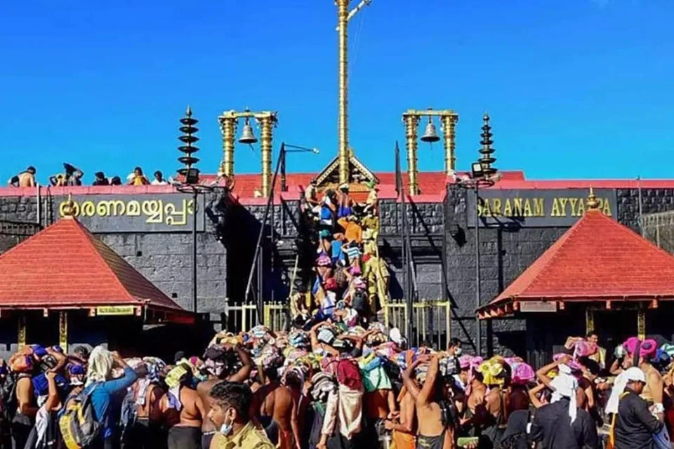 திருப்பதியில் சாமி தரிசனத்துக்குப் பின்பற்றப்படும் வழிமுறையை தற்போது சபரிமலை கோவில் நிர்வாகமும் அறிமுகப்படுத்தி உள்ளது.