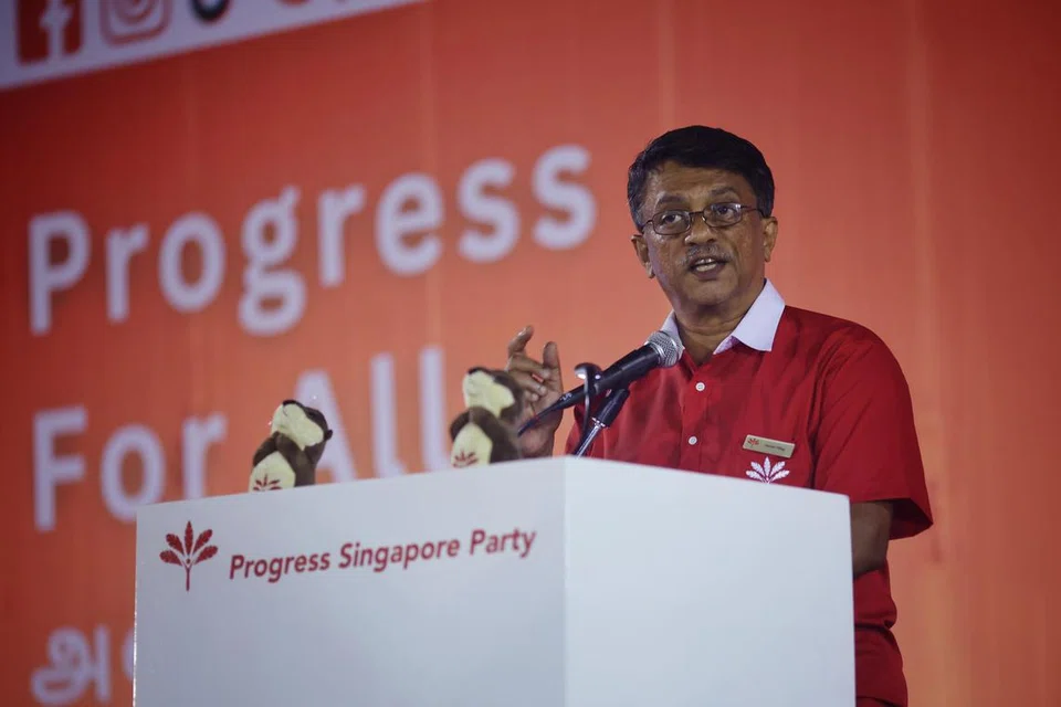 புக்கிட் கோம்பாக் விளையாட்டரங்கில் இடம்பெற்ற பிரசாரக் கூட்டத்தில் பேசும் புக்கிட் கோம்பாக் தனித்தொகுதி சிமுக வேட்பாளர் ஹரிஷ் பிள்ளை.