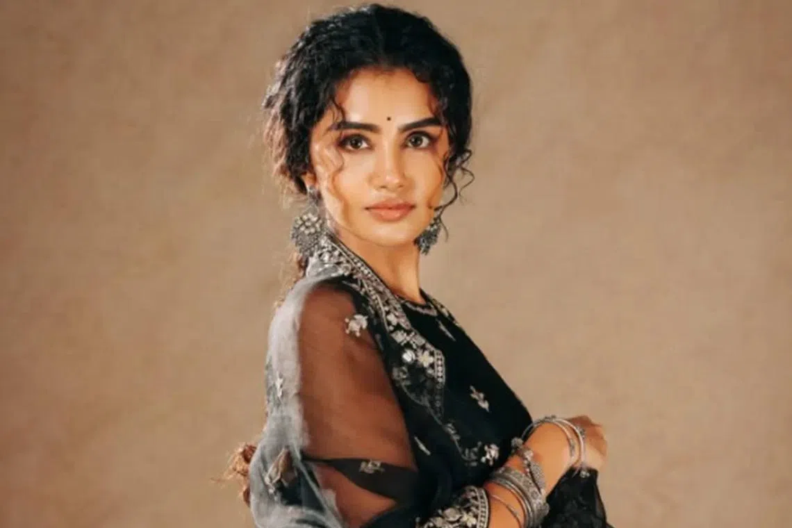 ரகசியமாக பேய்ப் படங்களைப் பார்த்து 
ரசித்த அனுபமா