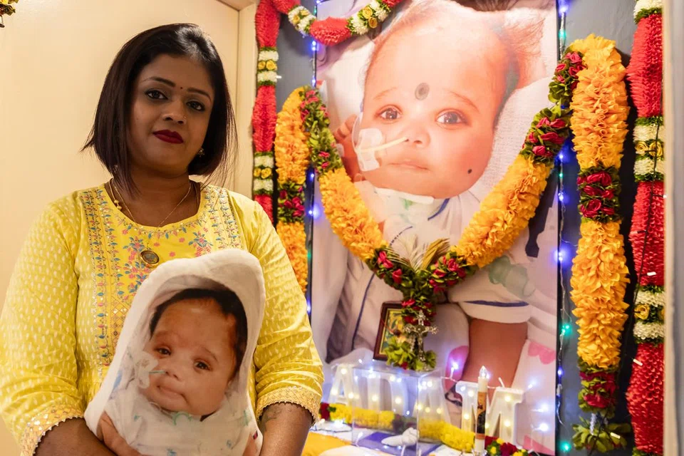 அன்னையின் இல்லத்திலும் உள்ளத்திலும் கோயில் கொண்டுள்ள குழந்தை ஆதாம்.