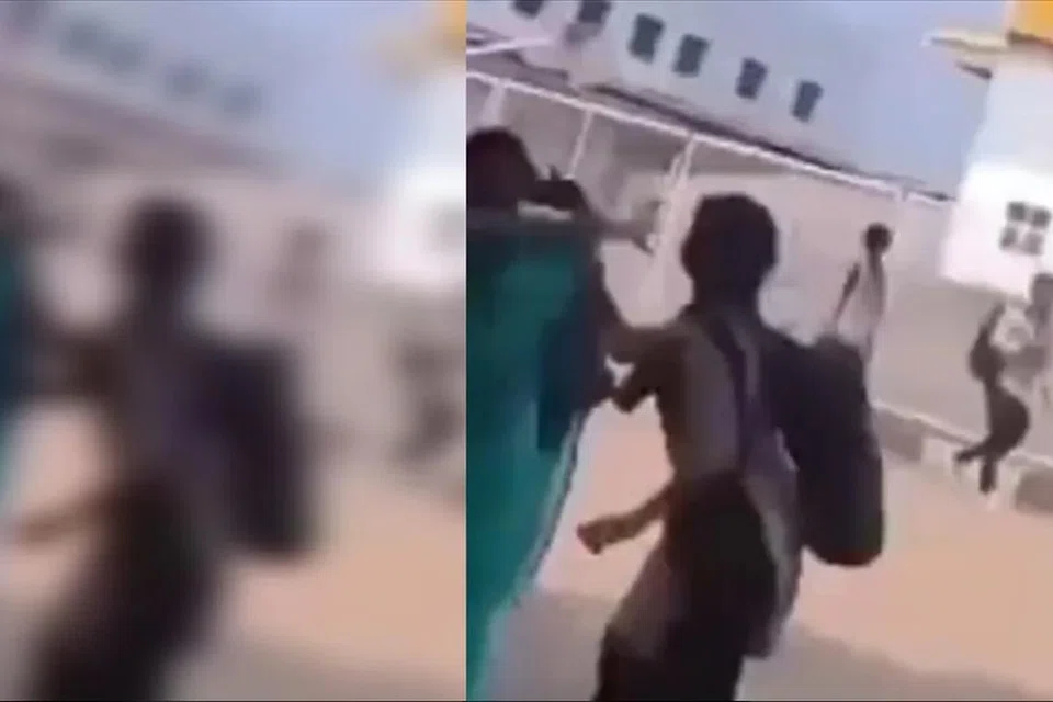 கைப்பேசியை பறிமுதல் செய்த ஆசிரியரை காலணியால் அடித்த மாணவி.