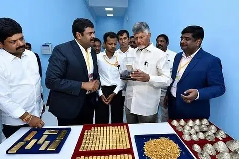 ஜொன்னகிரி தங்​கச் சுரங்​கத்தைத் திறந்துவைத்தார் ஆந்திர மாநில முதல்வர் சந்திரபாபு நாயுடு.