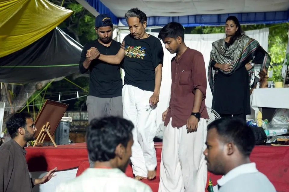 21 நாள்களாக உண்ணாவிரதம் இருக்கும் சோனம் வாங்சுக்கின் உடல்நிலை மிகவும் மோசமடைந்தது. 