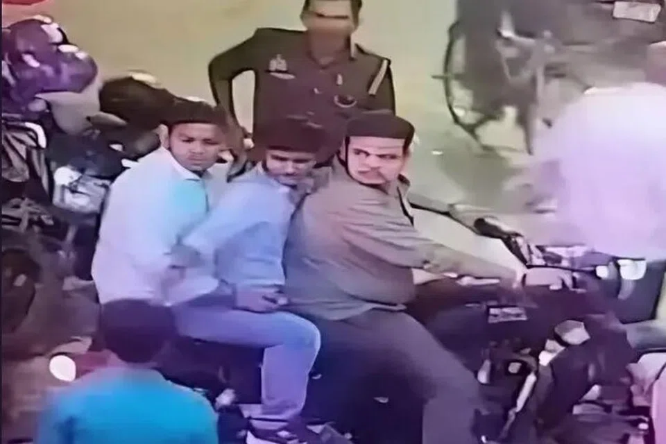 மாணவி பாலியல் வன்கொடுமை தொடர்பில் சிசிடிவி கண்காணிப்புக் கருவியில்  இந்த மூன்று குற்றவாளிகளும் சிக்கினர். 