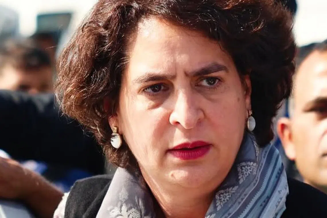 அரசுத் தேர்வு விண்ணப்பங்களுக்கு ஜிஎஸ்டி: பிரியங்கா கண்டனம்