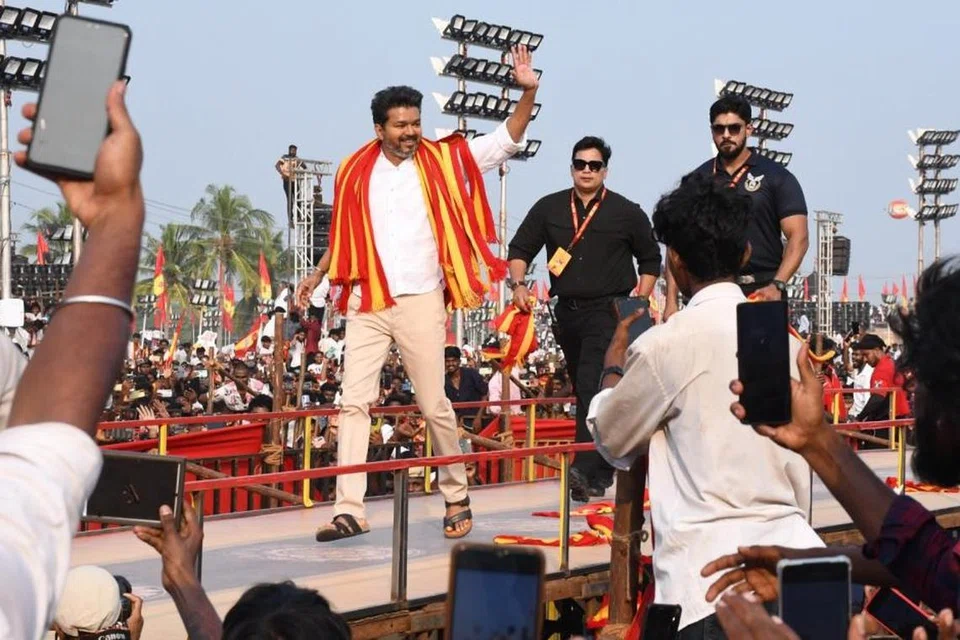 தமிழக வெற்றிக் கழகக் கட்சியின் மாநில அளவிலான முதல் மாநாடு விழுப்புரம் மாவட்டம், விக்கிரவாண்டி அடுத்துள்ள வி.சாலையில் ‘வெற்றி கொள்கைத் திருவிழா’ என்ற பெயரில் ஞாயிற்றுக்கிழமை (27.10.2024) நடைபெற்றது 