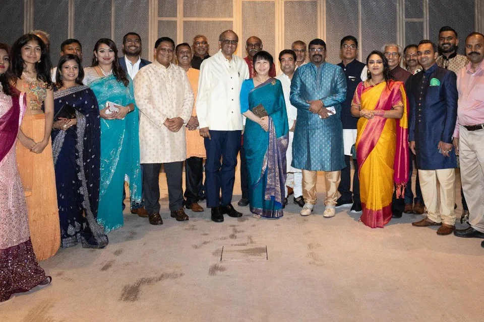‘லிஷா’ தீபாவளி விருந்து நிகழ்ச்சியில் அதிபர் தர்மன் சண்முகரத்னமும் அவருடைய துணைவியாரும் கலந்துகொண்டனர்.