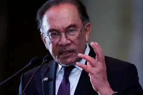 மலேசியப் பிரதமர் அன்வார் இப்ராகிம் ஐக்கிய அரபுச் சிற்றரசுகளின் தலைவர் ‌ஷேக் அப்துல்லா பின் சயீத் அல் நயானுடன் தொலைபேசிவழி உரையாடினார்.