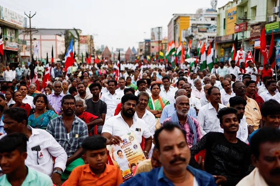 திங்கட்கிழமை அரசியல் கட்சித் தலைவர்களும் நிர்வாகிகளும் தீவிர இறுதிக்கட்டப் பிரசாரத்தில் ஈடுபட்டனர்.