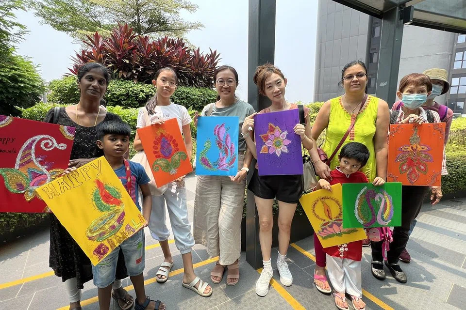 அனைத்து இனத்தாரும் வயதினரும் கலந்துகொள்ளும்படியான சுவாரசியமான நடவடிக்கையாக அமைந்தது ரங்கோலிப் பயிலரங்கு.