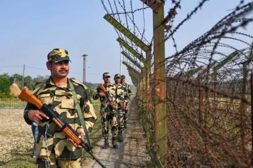 பங்ளாதே‌ஷ் எல்லையில் பாம்புகள், முதலைகள்; இந்தியா யோசனை