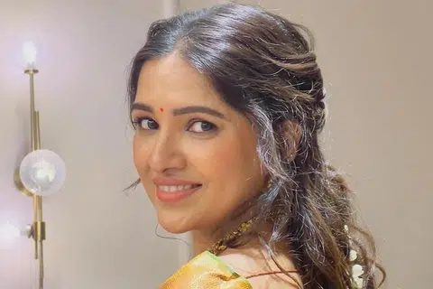 வாணி போஜன்.