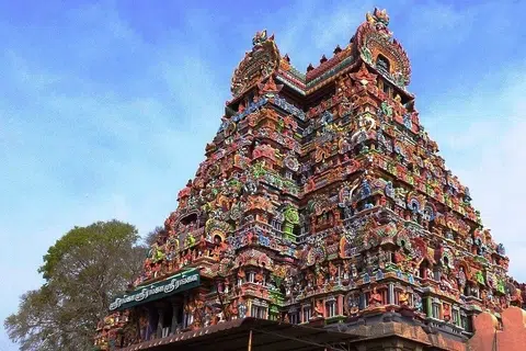 தமிழ்நாட்டில் உள்ள அனைத்துக் கோயில்களின் சொத்துகள், தற்போதைய குத்தகைதார்களின் முழு விவரங்களை 90 நாள்களுக்குள் அறிவிப்புப் பலகைகளில் வெளியிட வேண்டும் என்று உத்தரவிடப்பட்டுள்ளது.