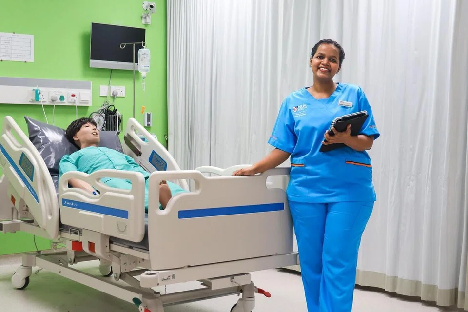 தற்போது சிங்கப்பூர்த் தேசியப் பல்கலைக்கழகத்தில் தாதிமைத் துறையில் பயிலும் சாந்தினி. 