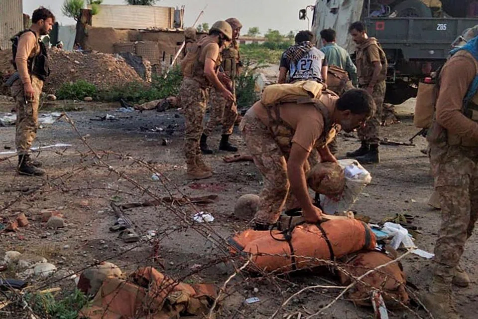 பன்னு மாவட்டத்தில், எல்லையிலிருந்து 61 கிலோமீட்டர் தொலைவில் குண்டு வெடிப்புச் சம்பவம் நடந்துள்ளது.