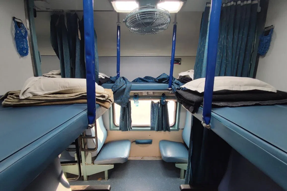 மேம்பட்டுள்ள ரயில் பயணங்களுக்குக் கட்டணம் செலுத்தும் ஆற்றல்: தகவல்