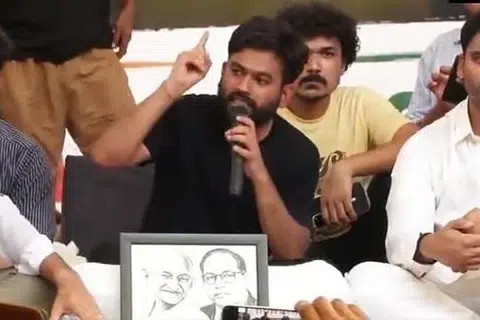 இந்தியக் கல்வி அமைச்சர் தர்மேந்திர பிரதானுக்கு எதிரான போராட்டத்தில் காலவரையற்ற உண்ணாவிரதம் இருக்கப்போவதாக கரப்பான்பூச்சி ஜனதா கட்சி நிறுவனர் அபிஜித் திப்கே அறிவித்துள்ளார்.