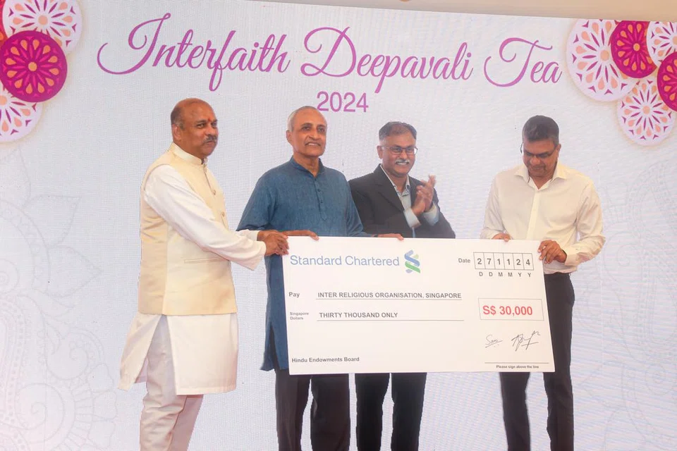 நிகழ்ச்சியில் அனைத்துச் சமய மன்றத்துக்கு $30,000க்கான காசோ­லை­ வழங்கப்பட்டது.