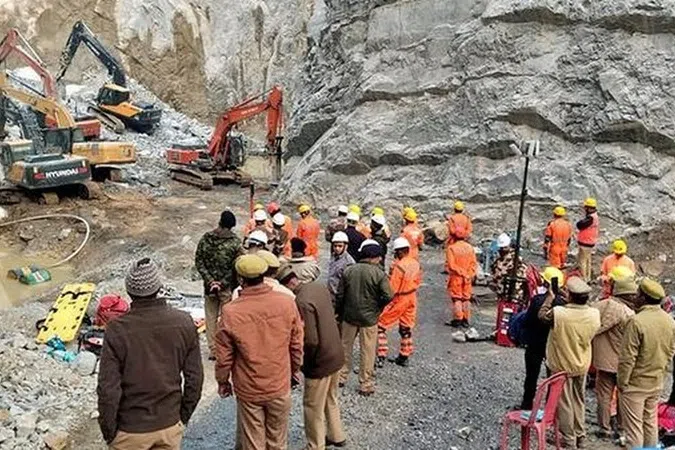 கல்குவாரியில் பாறை சரிந்து விபத்து; 6 பேர் உயிரிழப்பு