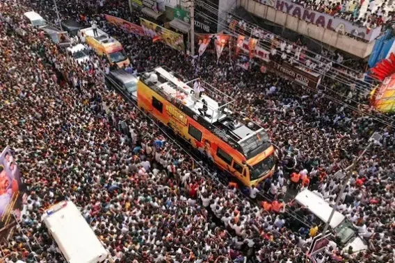 விஜய்யின் கடலலைக் கூட்டத்தில் ஒன்பது வயது சிறுமி காணவில்லை