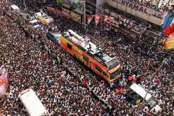 பெருங்கூட்டத்தில் ஒன்பது வயதுச் சிறுமி காணாமல் போனார்.