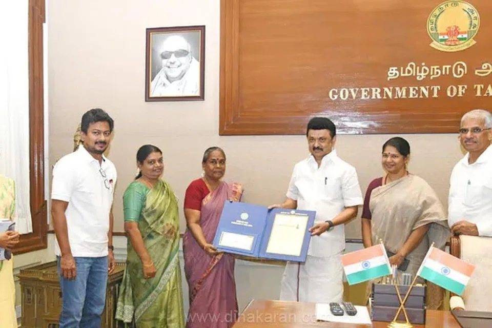 எழுத்தாளர் பாமாவின் இலக்கியப் பணியினைப் பாராட்டி, தமிழ்நாடு முதலமைச்சர் மு.க.ஸ்டாலின் 2024ஆம் ஆண்டிற்கான ஔவையார் விருதி வழங்கிச் சிறப்பித்தார். நிகழ்ச்சியில், அமைச்சர்கள் உதயநிதி ஸ்டாலின், கீதா ஜீவன், தூத்துக்குடி நாடாளுமன்ற உறுப்பினர் கனிமொழி கருணாநிதி உள்ளிட்ட பலரும் கலந்து கொண்டனர்.