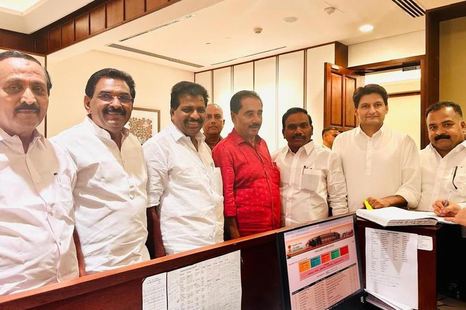 மக்களவை சபாநாயகர் பதவிக்கு வேட்புமனு தாக்கல் செய்த கொடிக்குன்னில் சுரேஷ்.