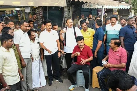 பாலக்கரை பகுதியில் தேநீர்க் கடையில் தேநீர் குடித்த முதல்வர் ஸ்டாலின்.