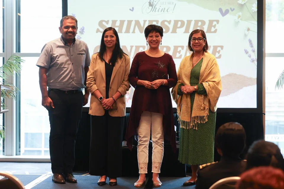 நிகழ்ச்சியில் சிறப்பு விருந்தினராக கலந்துகொண்ட அமைச்சர் இந்திராணி ராஜா.