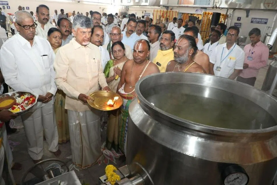 சனிக்கிழமை அதிநவீன சமையல் கூடத்தை ஆந்திர முதல்வர் சந்திரபாபு நாயுடு திறந்துவைத்தார்.