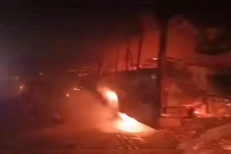 டெல்லி-ஆக்ரா விரைவுச்சாலையில் விபத்துக்குள்ளான பல வாகனங்கள்: நால்வர் மரணம்