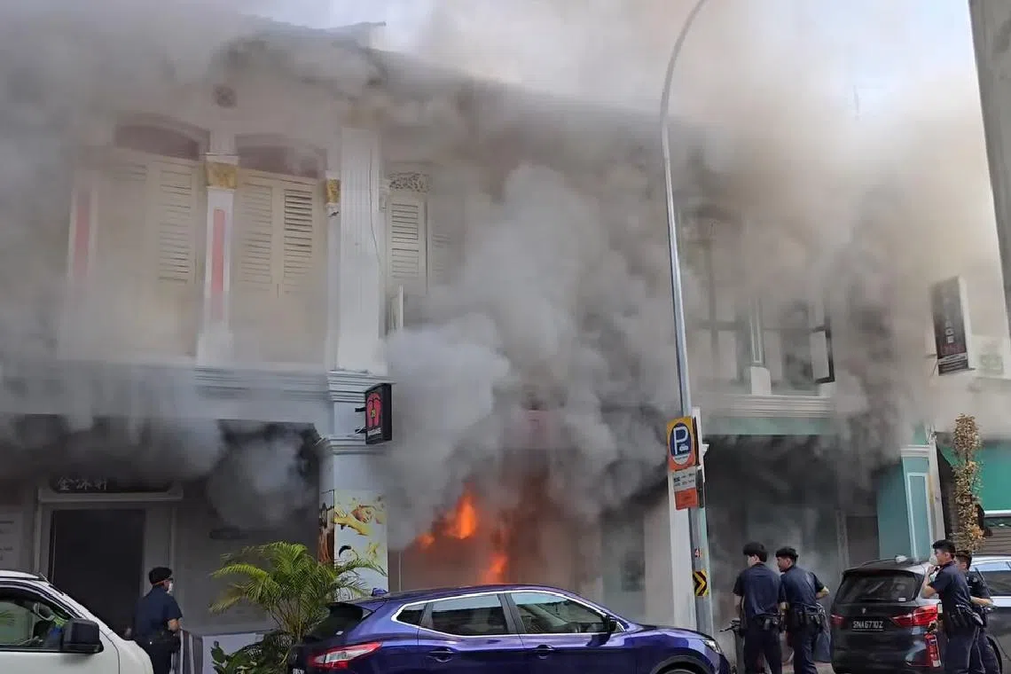 லிட்டில் இந்தியா கடைவீட்டில் தீ