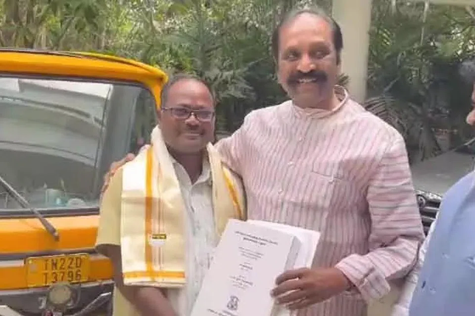வைரமுத்துவுடன் லூர்துராஜ்.