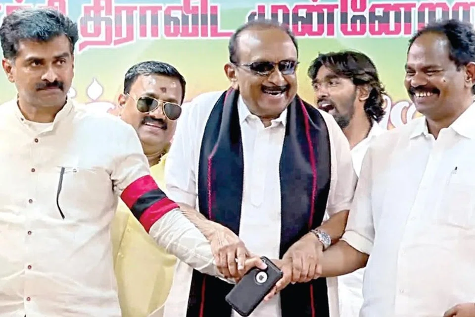 துரை வைகோ, மல்லை சத்யா இருவரையும் கைகொடுக்க வைத்து, மோதலுக்கு வைகோ முற்றுப்புள்ளி வைத்ததாக ஊடகத் தகவல்கள் தெரிவிக்கின்றன.