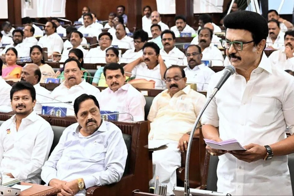 அமைச்சர் கூறியதற்கு, அதிமுக உறுப்பினர்கள் கடும் எதிர்ப்புத் தெரிவித்தனர். இதனால் அவையில் அமளி ஏற்பட்டது.